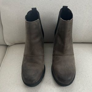 Sorel Wedge Waterproof booties- EUC- gray and black- size 8